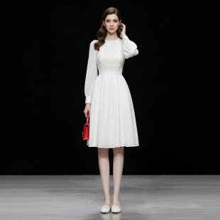 春季女装2026新款气质法式白色泡泡袖收腰显瘦绣花蕾丝连衣裙