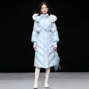 2025冬季时尚可拆帽子狐狸毛装饰灯笼袖中长款蓝色三防羽绒服