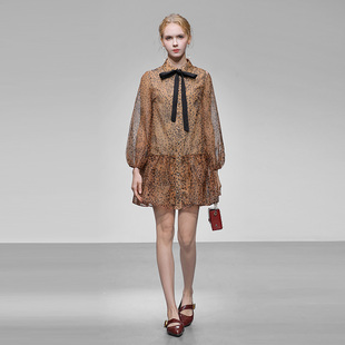 2026春季新款减龄复古系带蝴蝶结灯笼袖荷叶边短款A字豹纹连衣裙