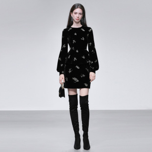 2025冬季新款时尚气质国风刺绣灯笼袖收腰上衣+直筒丝绒半裙套装