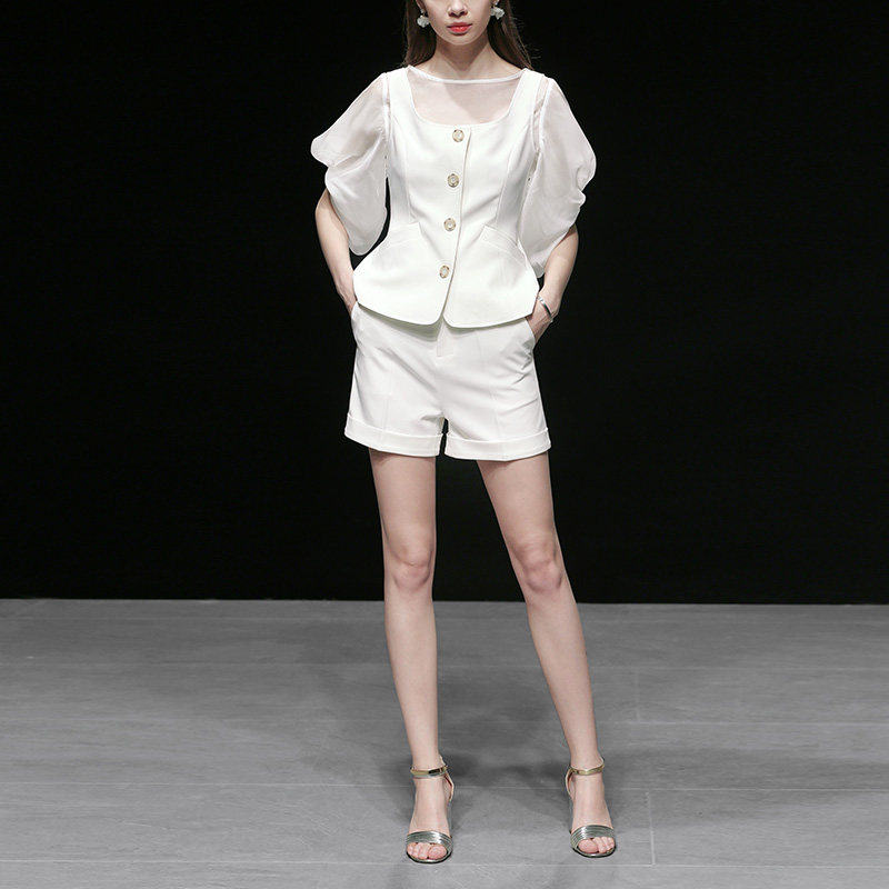 夏装2026款女装气质三件套潮白色网纱上衣T恤马甲短裤套装Q6