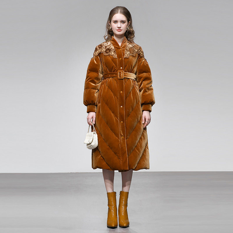 2025年冬季新款气质V领蕾丝拼接收腰灯笼袖长款丝绒羽绒服外套