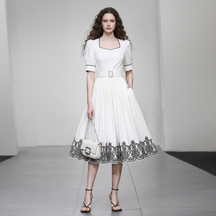 气质方领撞色收腰大摆赫本风白色衬衣连衣裙女 时尚 2026夏季 新款
