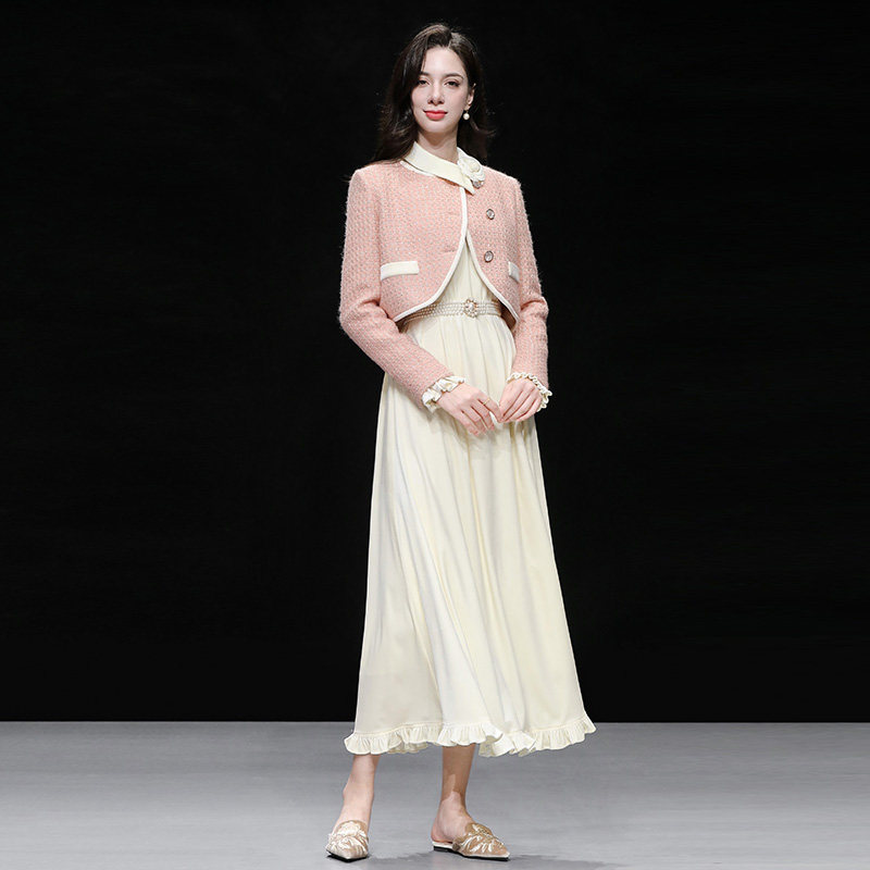 2026秋季新法式甜美小香风外套+山茶花收腰木耳边丝绒连衣裙套装