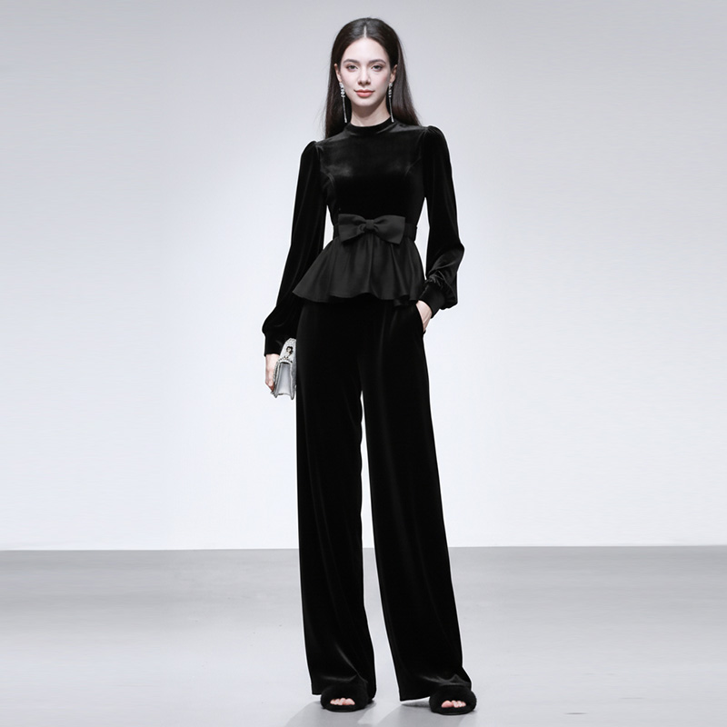 2025冬季新款法式复古赫本风圆领收腰荷叶上衣+高腰裤子丝绒套装