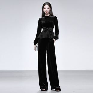 2025冬季新款法式复古赫本风圆领收腰荷叶上衣+高腰裤子丝绒套装