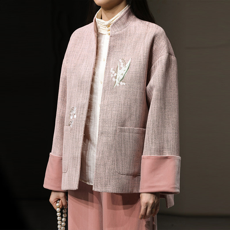 2026秋冬新款时尚国潮新中式气质绣花设计宽松版小香花呢外套女