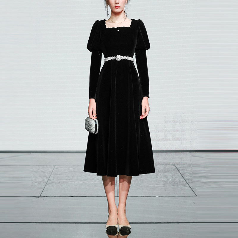黑色丝绒长裙气质收腰长袖显瘦中长款连衣裙女装2025新款秋冬季