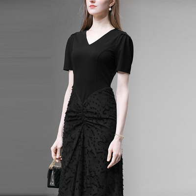 2025年夏季新款时尚气质优雅V领泡泡袖收腰拼接雪纺剪花连衣裙