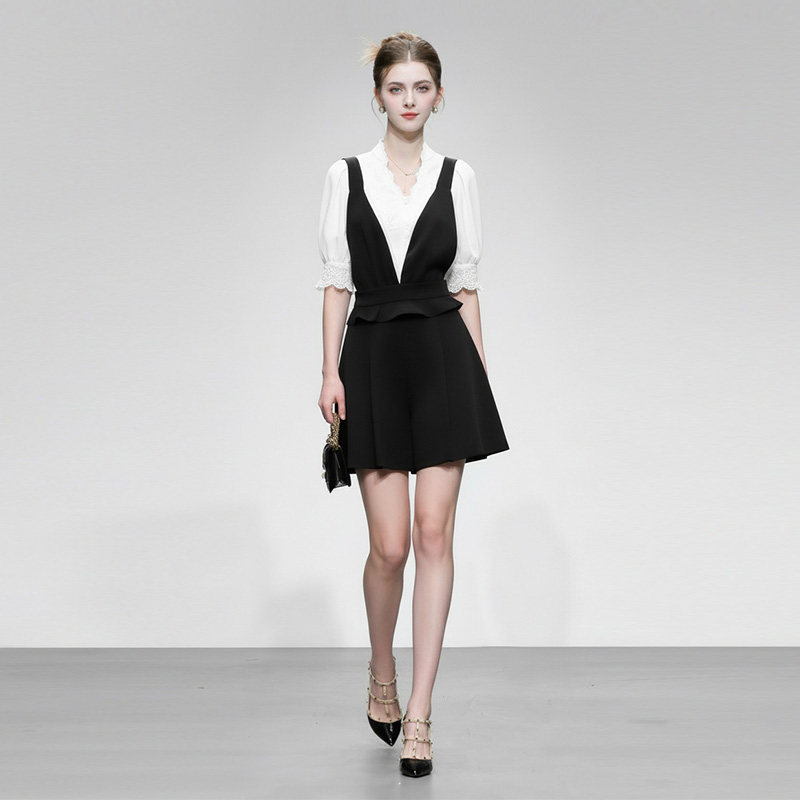 2026夏季新款时尚百搭灯笼袖衬衣+V领背带裤收腰大摆短款裙裤套装