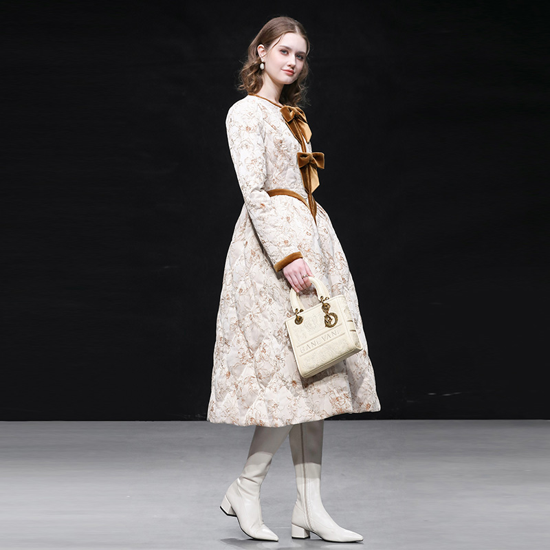 2025冬季新款富家千金风撞色蝴蝶结设计收腰公主腰大摆提花羽绒服