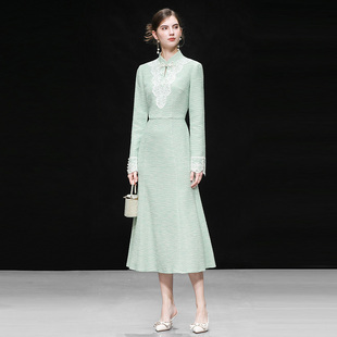 2026春新款时尚立领盘扣蕾丝花边收腰包臀鱼尾撞色针织小香连衣裙