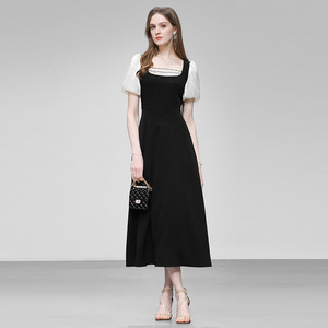 2026夏季新款时尚赫本风撞色拼接方领收腰显瘦泡泡袖长裙连衣裙女