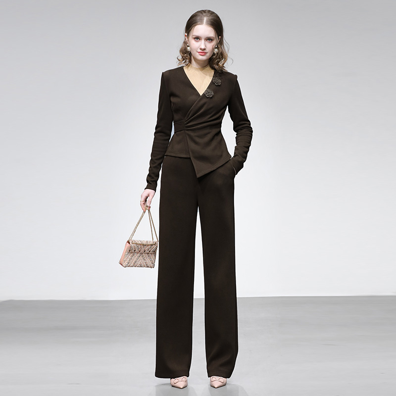 2025冬新款小香风V领立体花点缀收腰绑带上衣+高腰阔腿裤针织套装