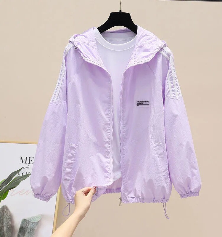 통관 카운터에서 자외선 차단 의류를 인출합니다. 여성 코트 후드 프린트 대형 루즈 가디건 짧은 스타일 에어컨 의류