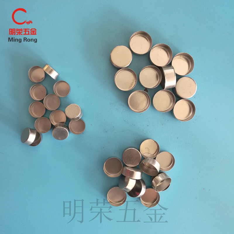 明荣五金产品，您值得拥有。盖帽内径为16mm，20mm，22mm。适用于膨胀螺丝 M8 M10 M12。