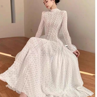 白色蕾丝连衣裙女秋冬2024新款高级感超好看气质内搭打底法式长裙