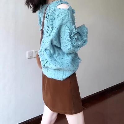 秋冬穿搭一整套新款多巴胺巨好看流苏漏肩毛衣针织衫半身裙套装女