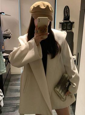 白色连帽斗篷呢子大衣女秋冬季中长款小个子高级感超好看毛呢外套