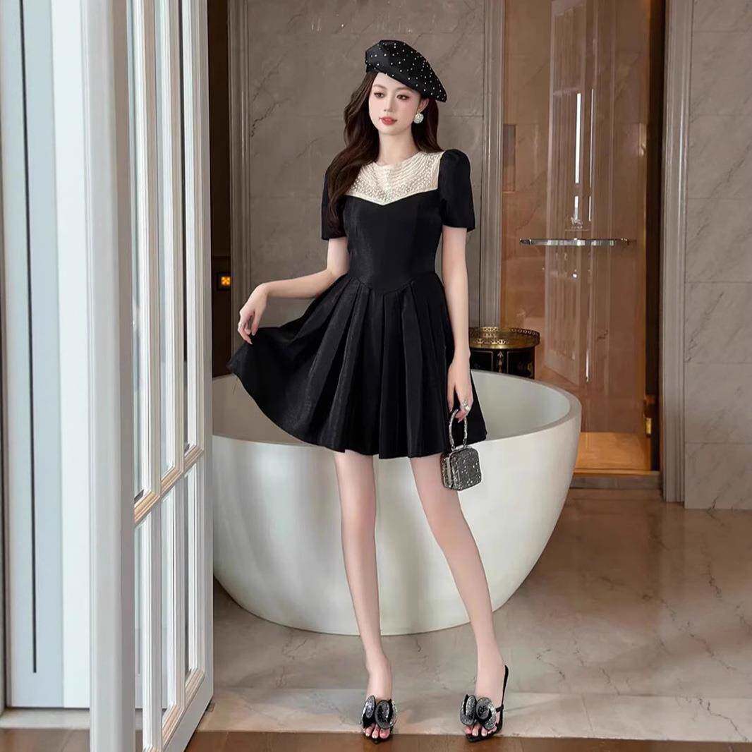 夏季新款时尚气质连衣裙女赫本风黑色高级感收腰显瘦优雅大摆裙女
