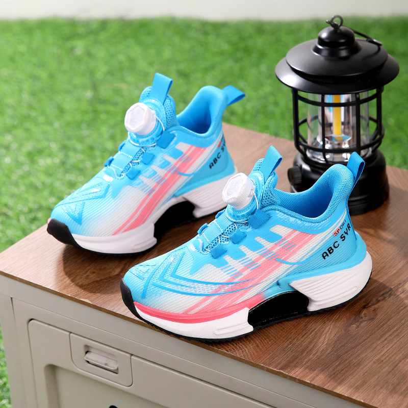 儿童跑步鞋男童运动鞋夏季新款透气网面碳板竞速防滑耐磨旋转纽扣