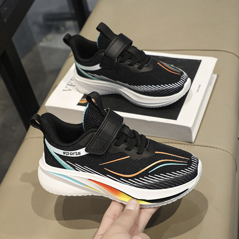 儿童跑步鞋黑色男童运动鞋2026春季新款专业减震超轻软底网面透气