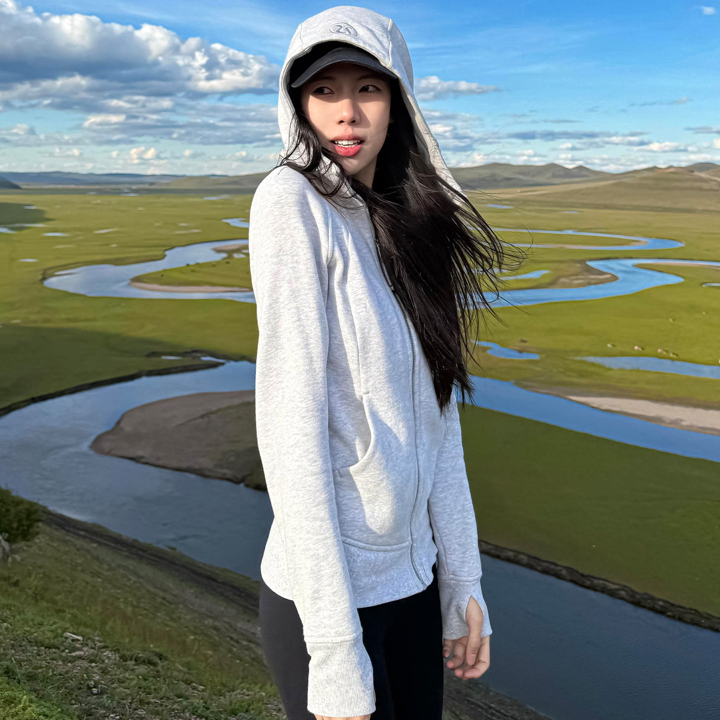 白灰色正肩卫衣女秋冬季韩系设计感外套美式修身运动连帽休闲开衫