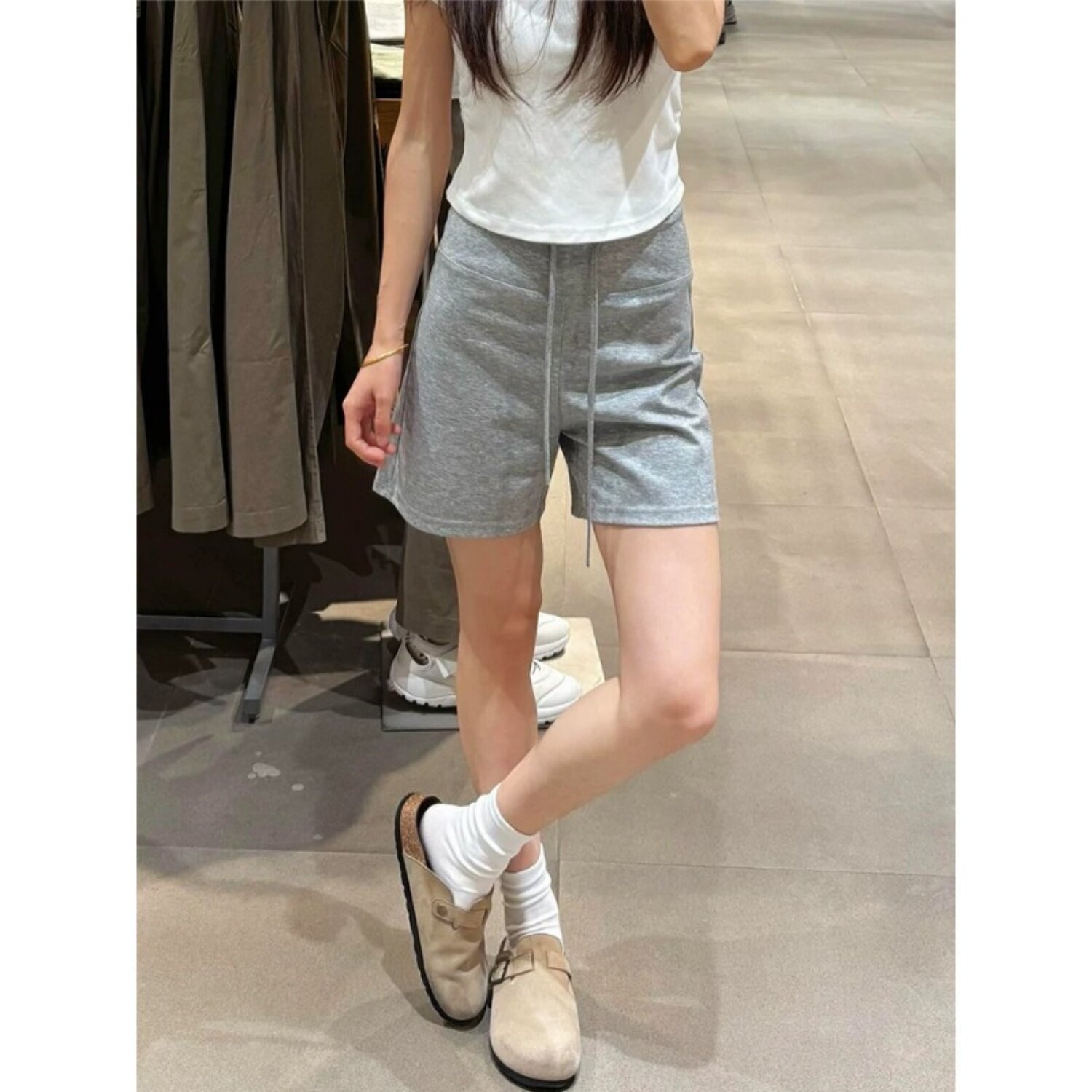 浅灰色运动短裤女夏季薄款小个子