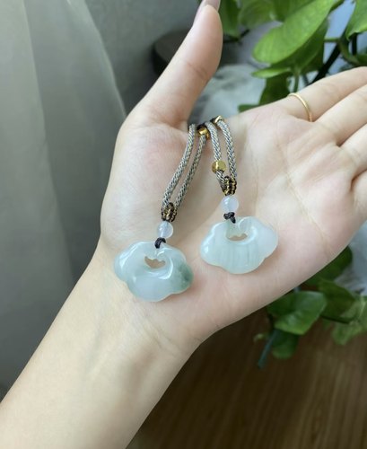 天然天山翠如意锁吊坠