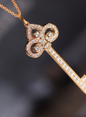 莫桑石鸢尾花形钥匙镶钻项链