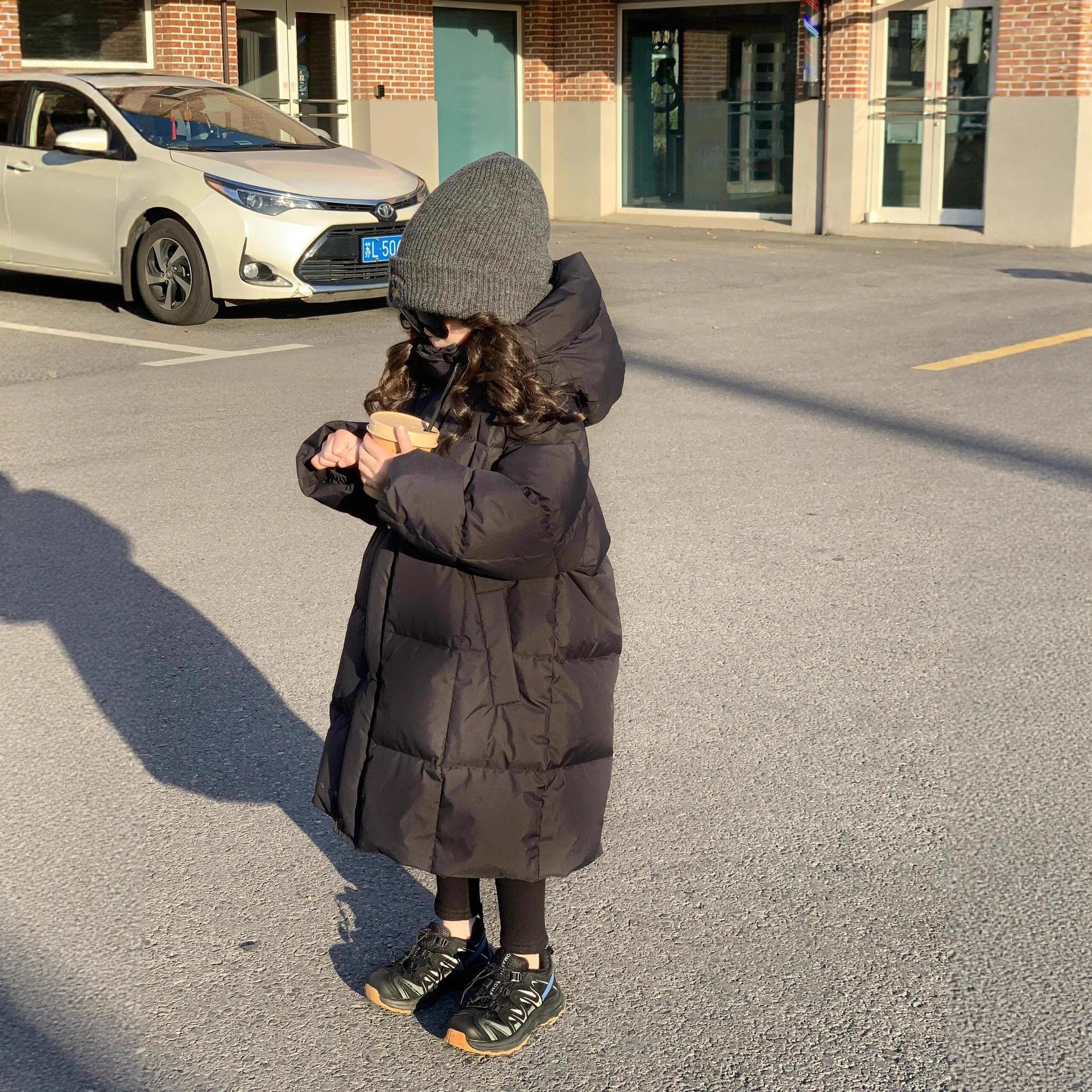 2025冬新款男女童保暖黑色连帽长款棉衣防风羽绒棉服加厚时尚外套