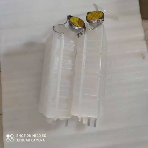 五征原厂配件 飞碟奥驰A3D3V3X3V2X2副水箱 防冻液水箱 膨胀箱