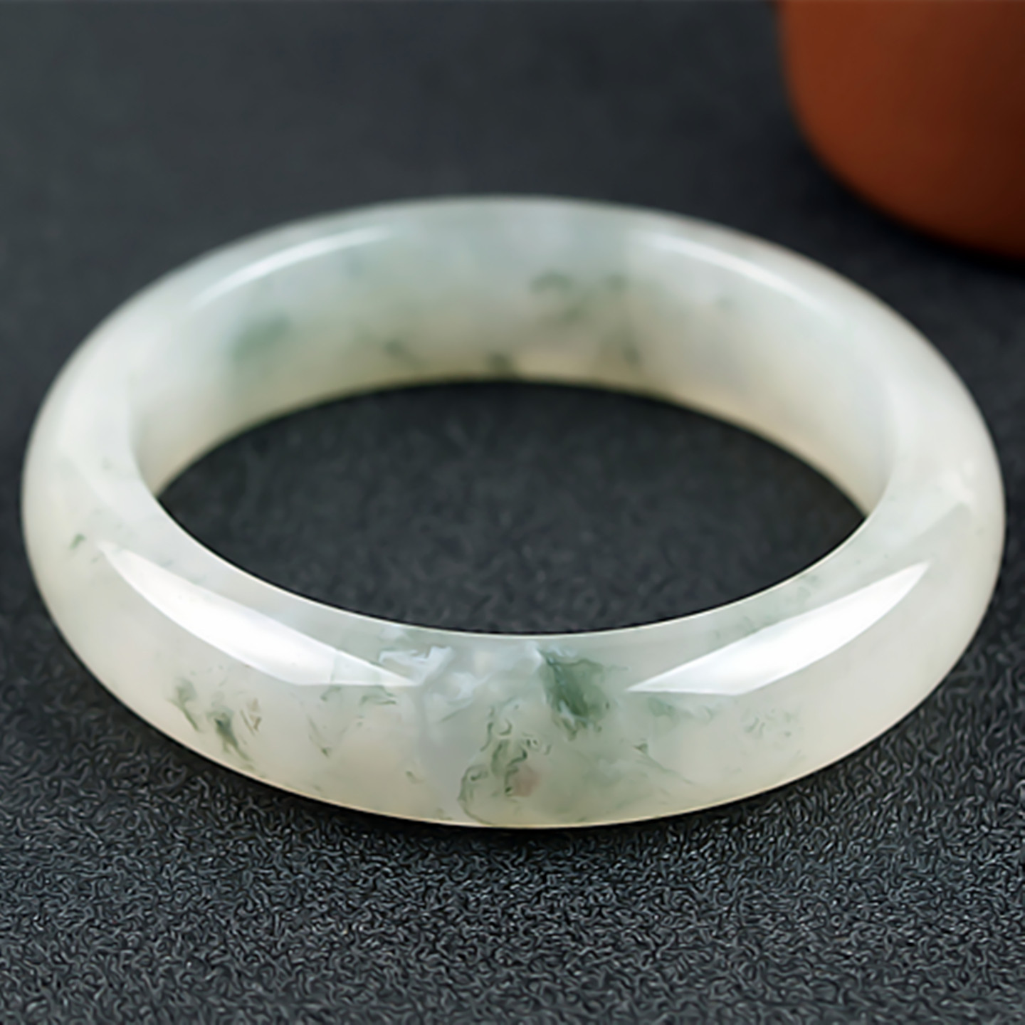 桂林鸡血玉手镯冰种飘花绿色贵妃料59圈口正品天然广西玉石镯子女