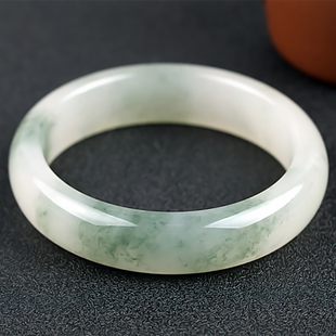 桂林鸡血玉手镯冰种飘花绿色贵妃料59圈口正品天然广西玉石镯子女