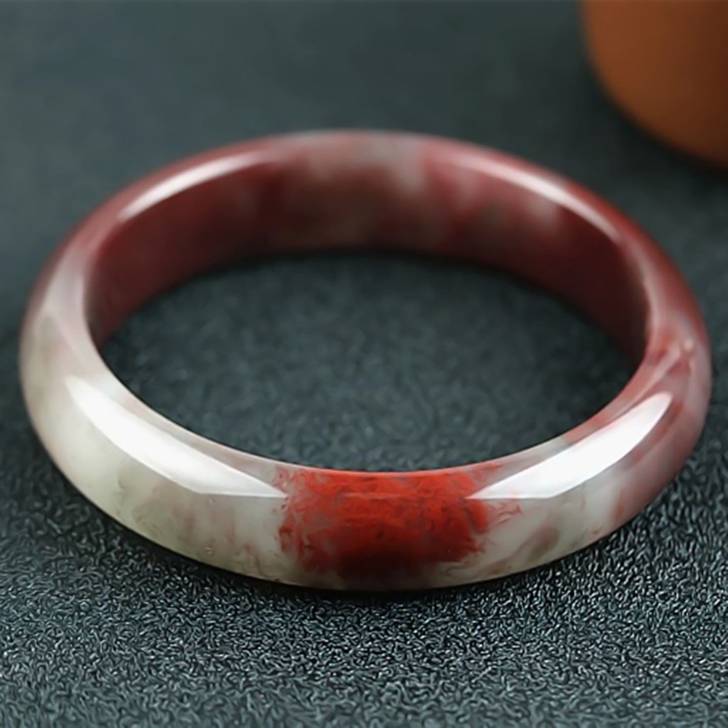 桂林鸡血玉手镯冰种飘红贵妃料红色56圈口正品天然广西玉石镯子女