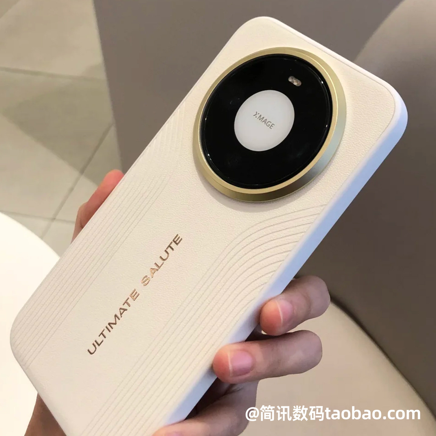 适用华为Mate80Pro手机壳高级感白色皮革纹Mate80ProMax磁吸Magsafe无线充电金甲外壳全包防摔抗指纹极简风