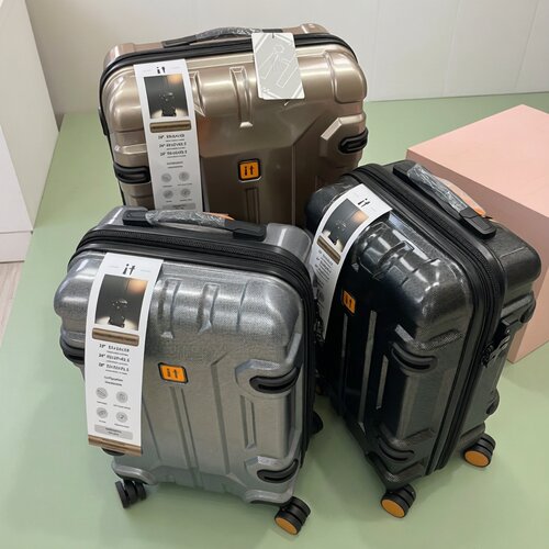 外贸出口PC材质减震防爆行李箱