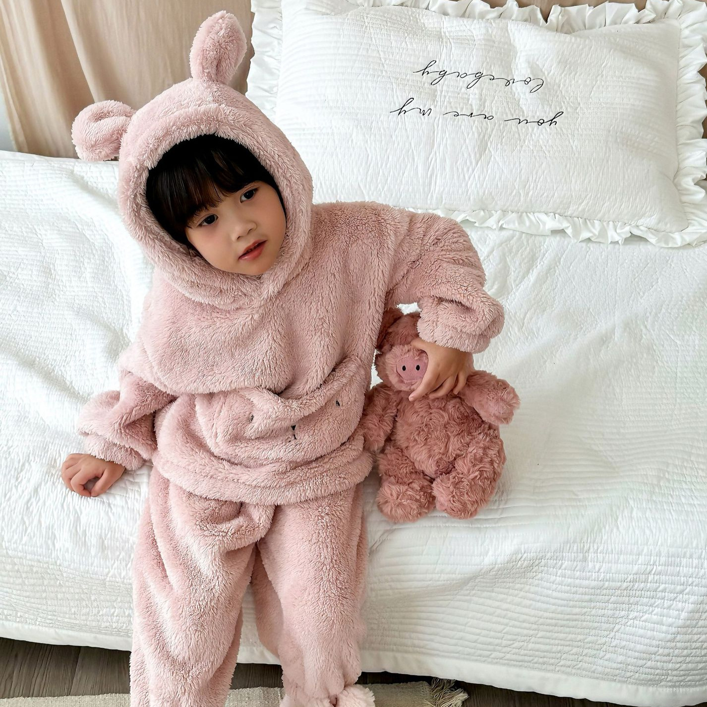 秋冬新款童装女童卡通小熊连帽法兰绒家居服套装儿童毛绒睡衣
