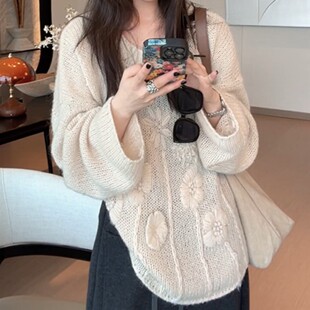 宽松时尚 翻领镂空手工花设计款 新款 女冬季 百搭圆领上衣 套头针织衫