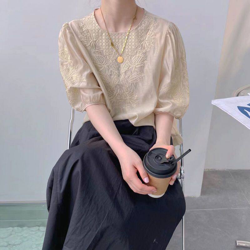 欧洲站重工刺绣蕾丝泡泡袖小衫