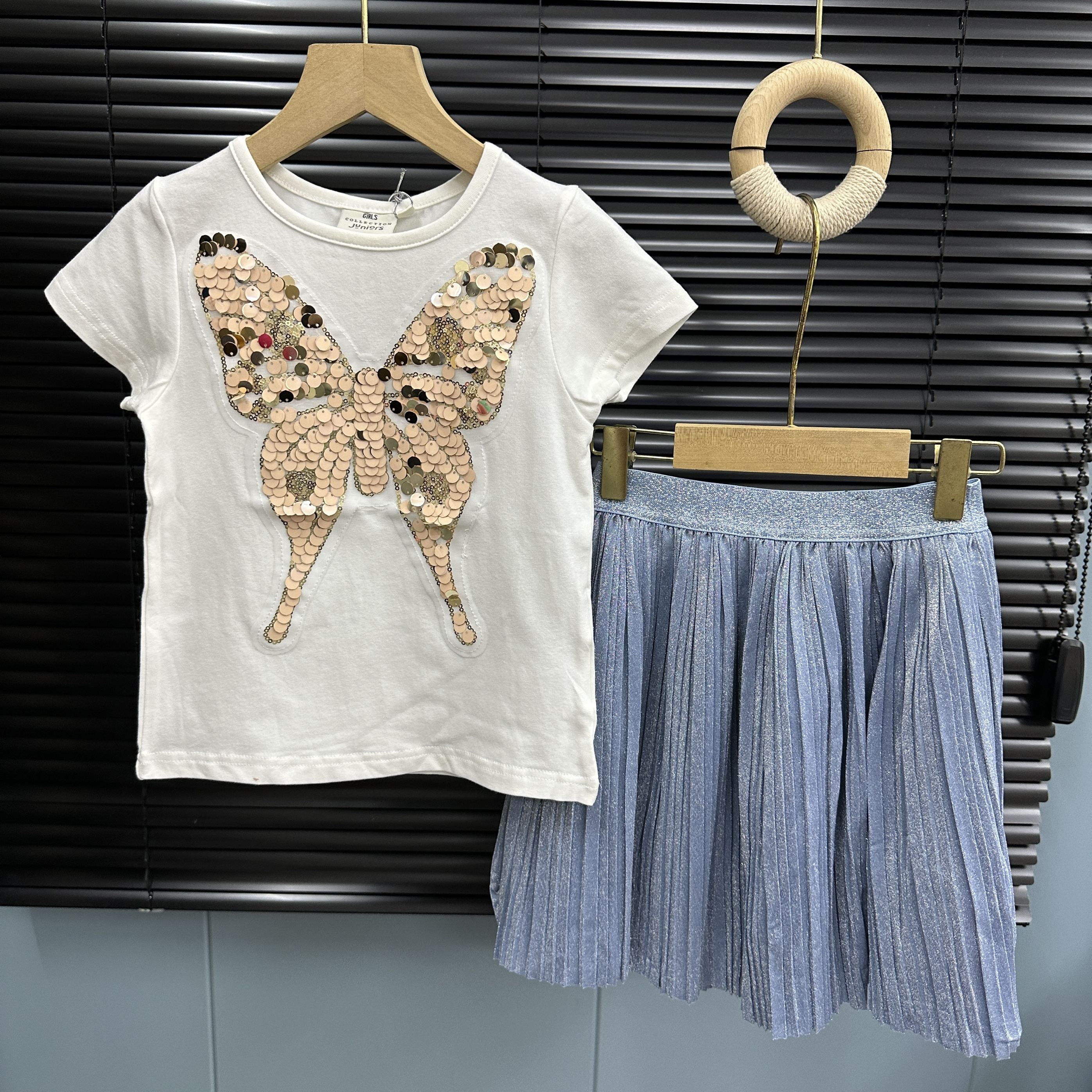 110-140欧美单女童夏季新款亮片蝴蝶短袖T恤半身百褶裙套装中大童