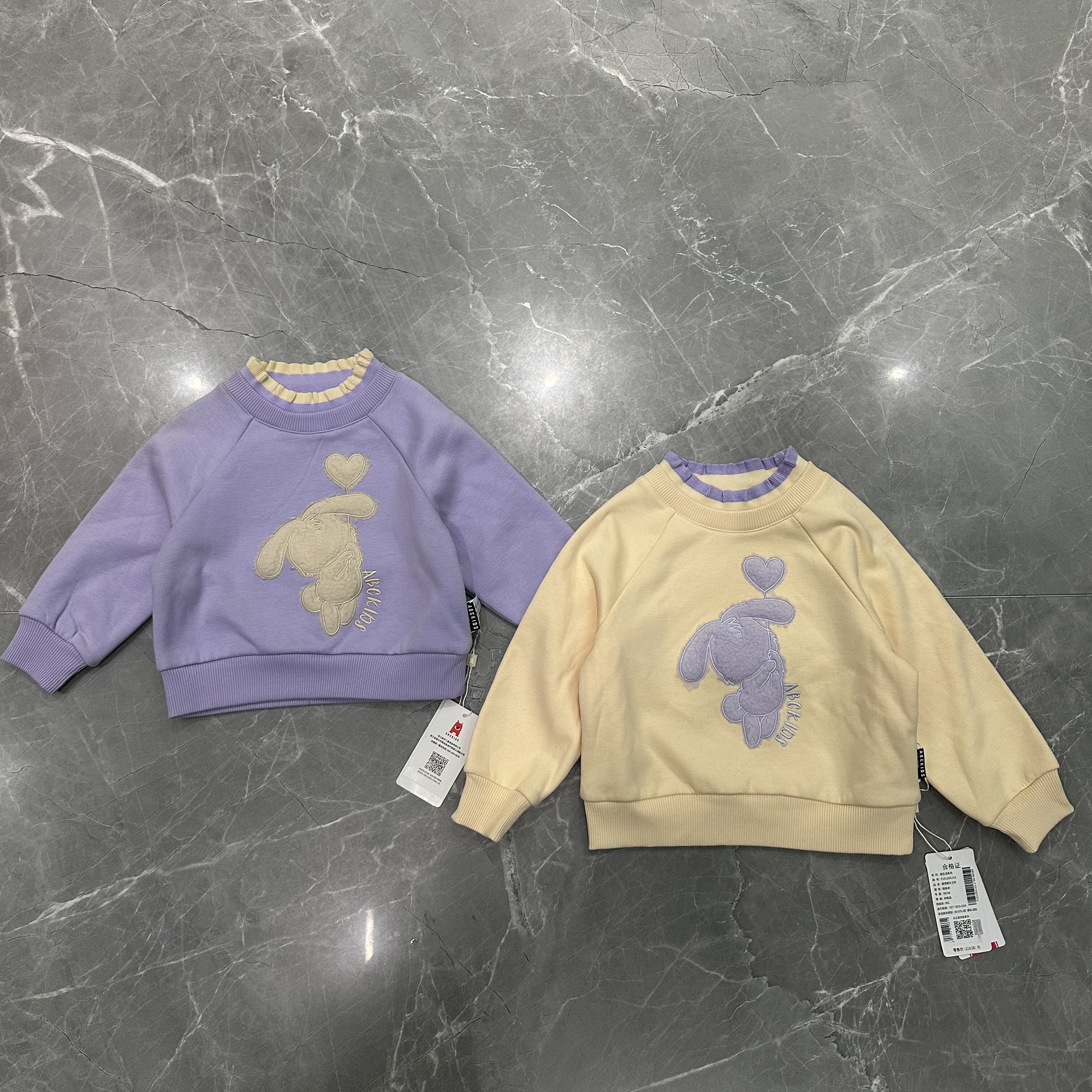 国内实体品牌秋冬款女童加绒卫衣小兔子爱心刺绣半高领上衣保暖萌