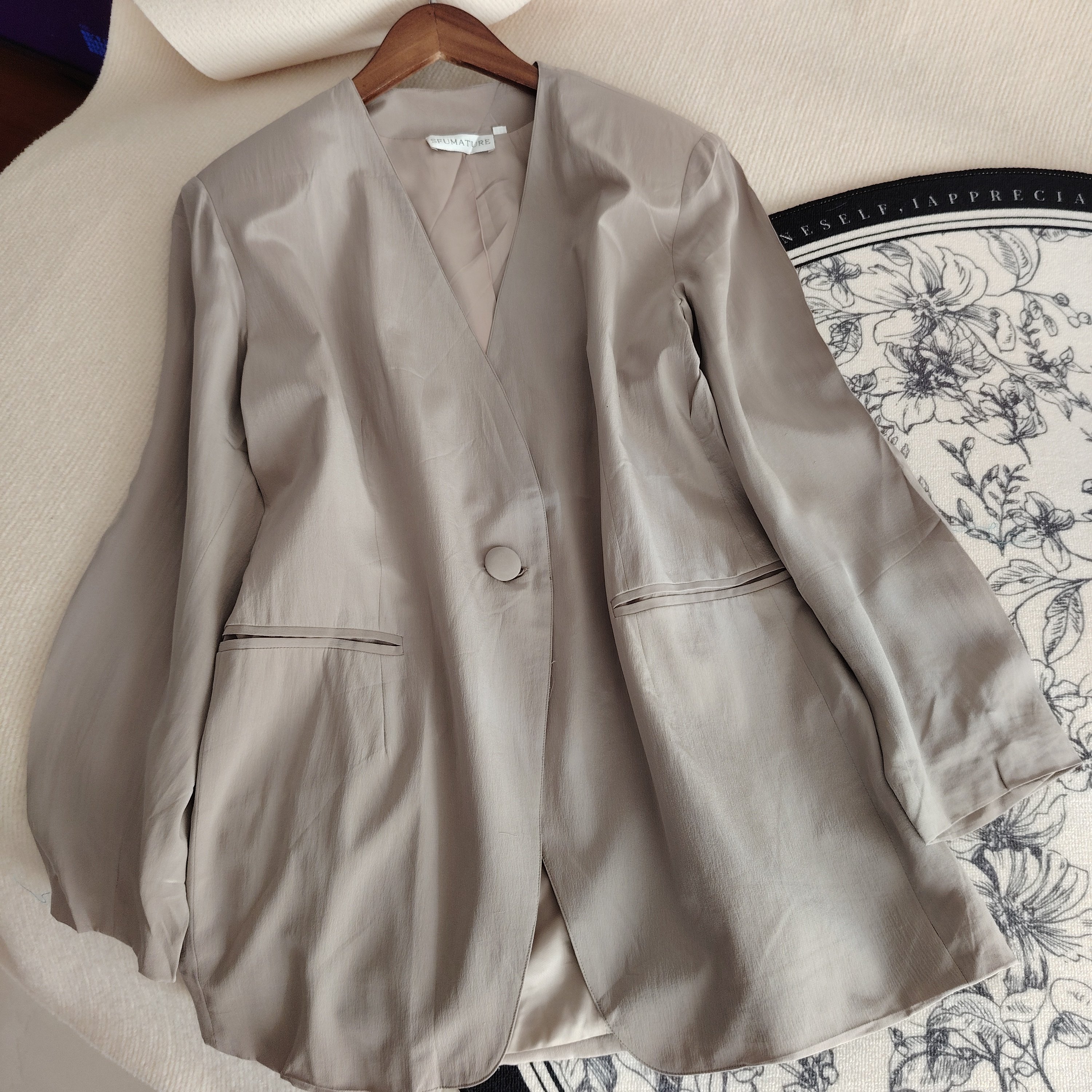 外D真丝桑蚕丝春秋V领通勤纯色长袖宽松一粒扣扣西装西服风衣外套