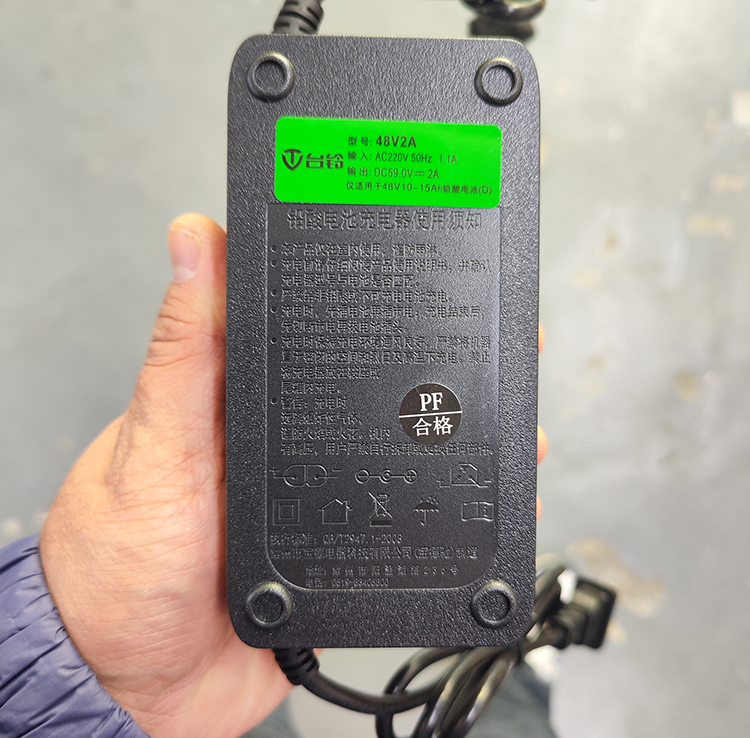 台铃电动瓶车新国标充电器48V12Ah60V72V20Ah2A3A安时新国标插头