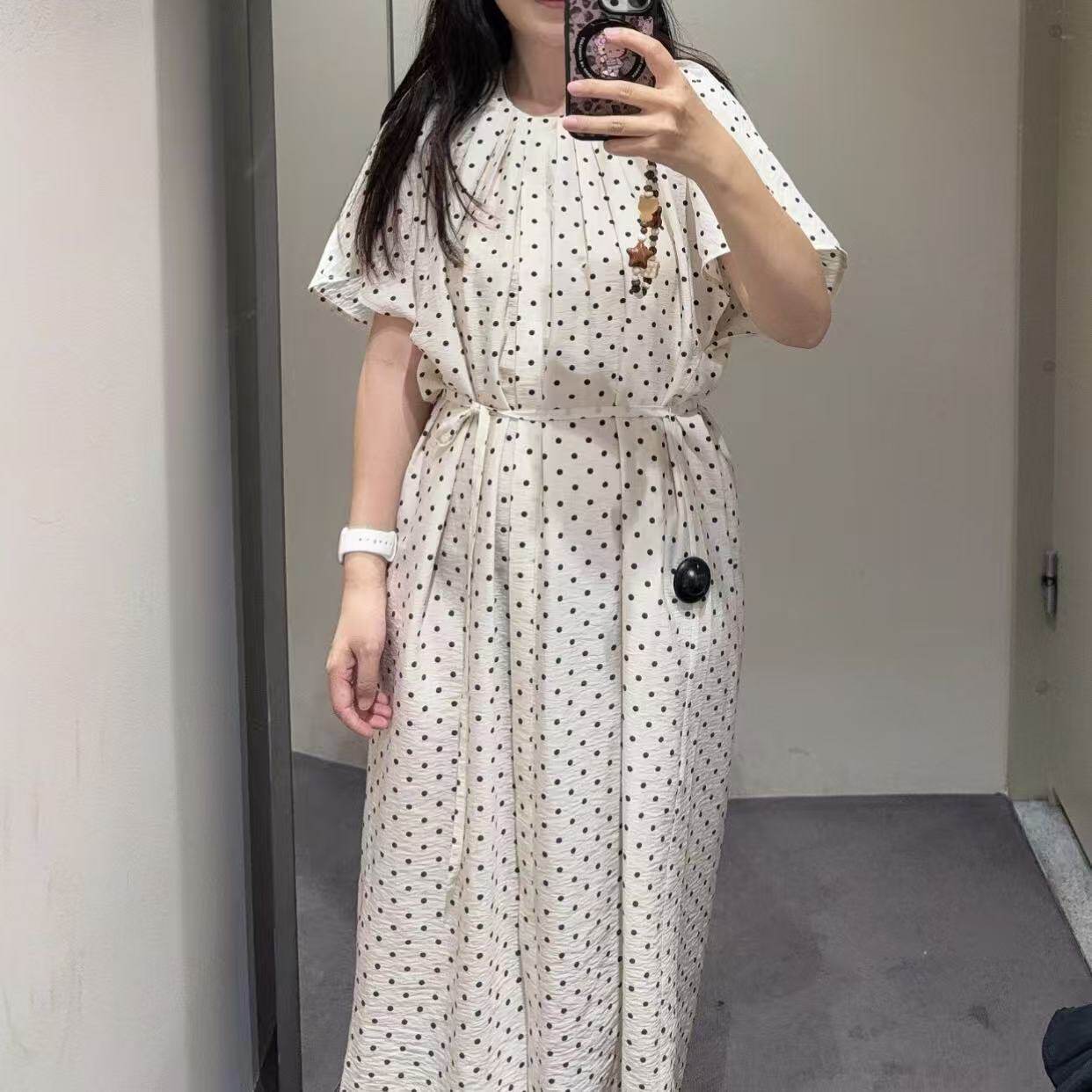 极简波点百褶H型连衣裙