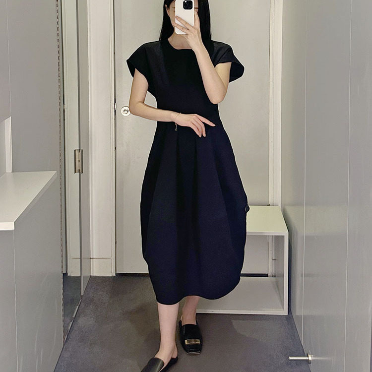极简cosniu风女装休闲版型圆领立体灯笼裙摆针织藏青色短袖连衣裙