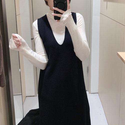 CS女装标准版型小黑裙V领中长款