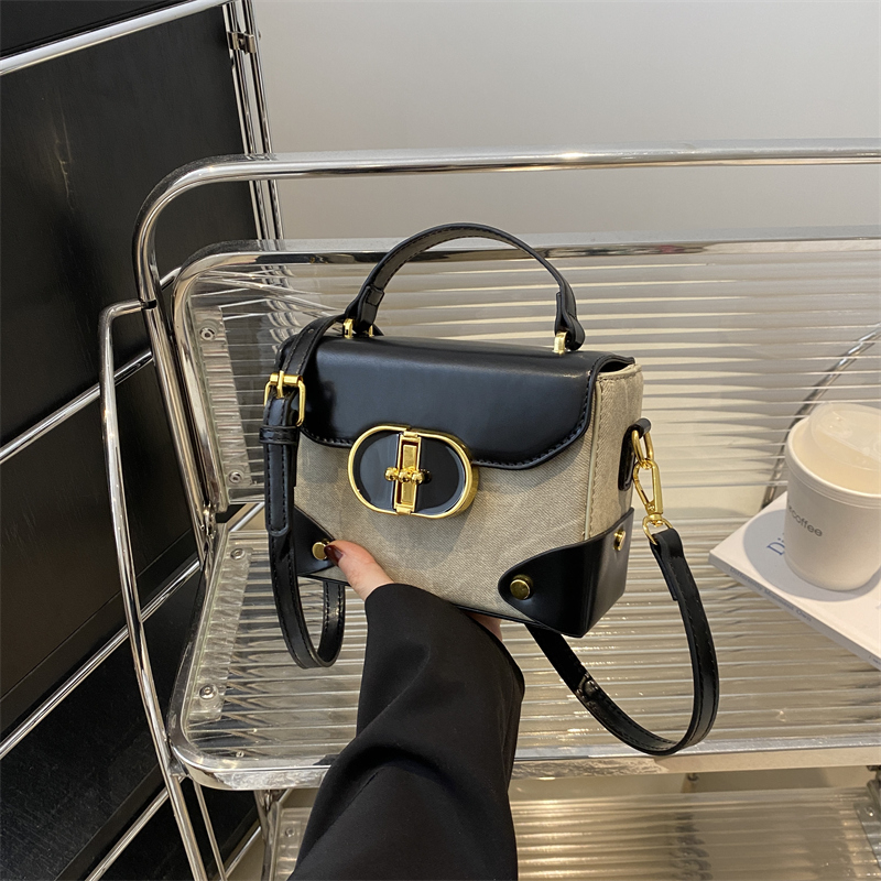 今年流行小包包女秋冬百搭2025新款复古单肩斜挎包手提盒子小方包