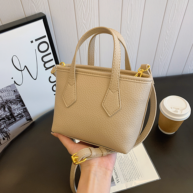 简约小清新手提小包包女2024春夏小众荔枝纹水桶包高级质感单肩包