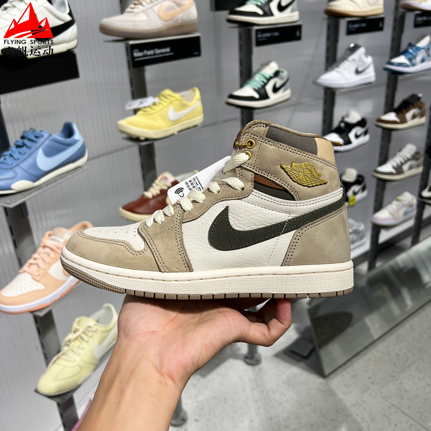 耐克女鞋2026秋季AJ1白棕撞色拼接高帮薄底运动休闲鞋 FD2596-201
